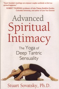 With illustrated instructions, Sovatsky reveals flow-yoga asanas, mantras and devotional breathing practices for solo kundalini yoga, as well as couples’ yoga practices and chakra meditations to awaken the heart and the divinely eroticized mind.